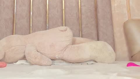 lila bailey  online show from February 11, 1:41 am