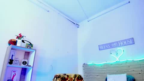 Snapshot of lilah_sweet chatting on January 17, 5:51 pm Lilah Sweet online show from January 17, 5:51 pm