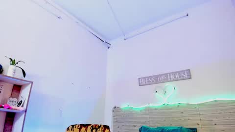 Snapshot of lilah_sweet chatting on January 29, 5:35 pm Lilah Sweet online show from January 29, 5:35 pm