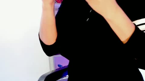 Snapshot of lilah_sweet chatting on February 9, 1:25 pm Lilah Sweet online show from February 9, 1:25 pm