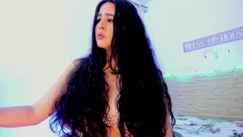 Snapshot of lilah_sweet chatting on March 1, 7:15 pm Lilah Sweet online show from March 1, 7:15 pm