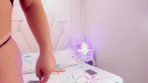lilawesst online show from June 14, 11:45 am