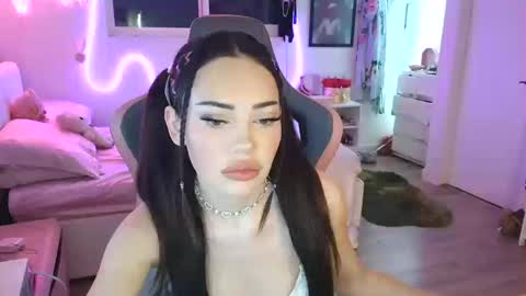 Snapshot of lilbina chatting on October 18, 4:15 am lilbina online show from October 18, 4:15 am