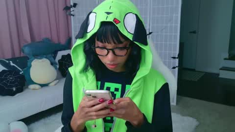 evie online show from October 2, 2:51 am