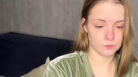 Lili online show from March 1, 4:09 pm