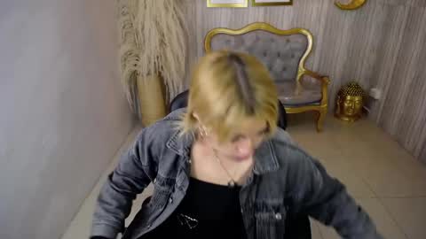 Lili online show from February 25, 3:20 am