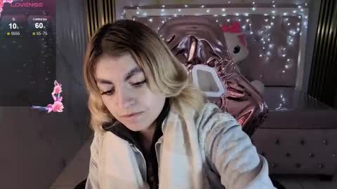 Lili online show from November 19, 3:06 am