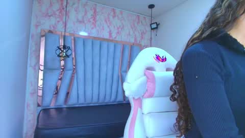 Snapshot of lili_evanss chatting on December 13, 7:53 pm lili_evanss online show from December 13, 7:53 pm