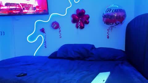 Snapshot of lili_evanss chatting on February 14, 6:15 pm lili_evanss online show from February 14, 6:15 pm