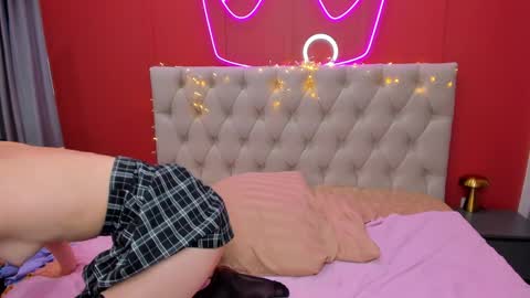 Lilli  follow me kiss online show from December 2, 5:04 am