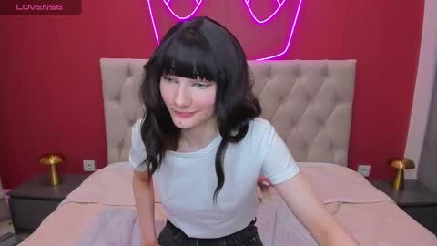 Lilli  follow me kiss online show from February 28, 12:20 pm