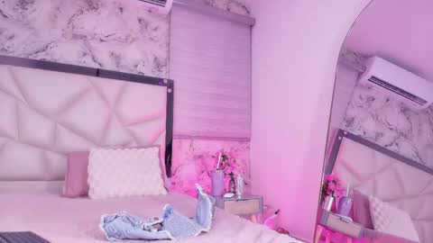 Lily online show from May 10, 11:59 am