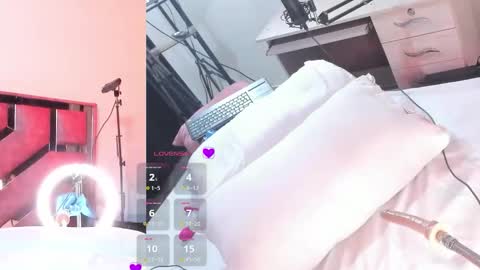 Snapshot of lili_monn chatting on October 3, 10:45 am Lili online show from October 3, 10:45 am