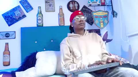 lili_roussi online show from January 13, 10:59 pm