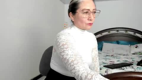 liliamilf online show from December 3, 10:29 pm