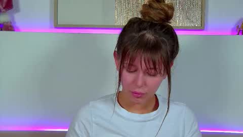 Mia online show from December 20, 6:53 am