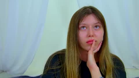 Mia online show from February 4, 7:03 am