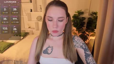 Lily online show from November 20, 1:28 am