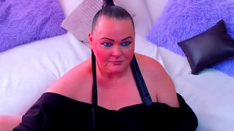 Snapshot of lilian_biegert chatting on May 8, 9:36 am Lili online show from May 8, 9:36 am