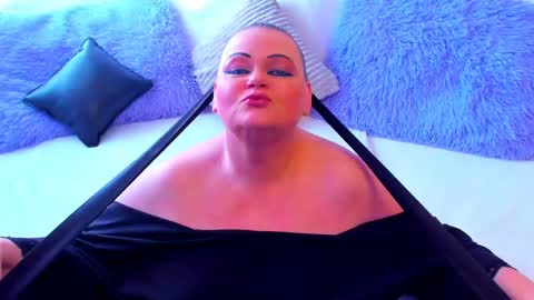Snapshot of lilian_biegert chatting on May 9, 5:34 am Lili online show from May 9, 5:34 am