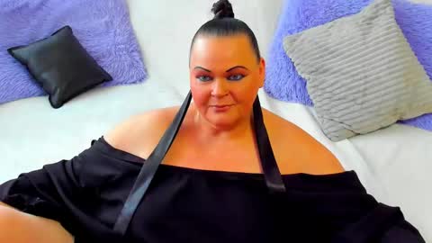 Snapshot of lilian_biegert chatting on May 12, 9:28 am Lili online show from May 12, 9:28 am