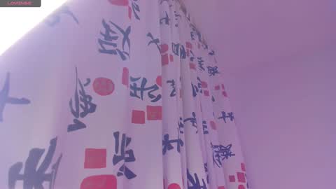 holis soy lily chang no olvides el pulgar arriba es muy importante para mi 3 independent model online show from January 18, 6:13 am