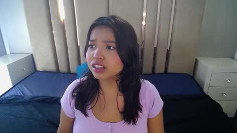 Snapshot of liliana_pink chatting on February 26, 1:59 am liliana online show from February 26, 1:59 am