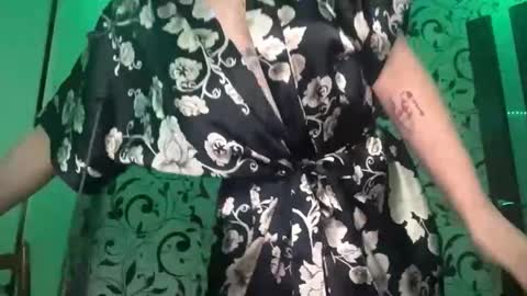 Snapshot of lilianasomsana chatting on December 5, 7:10 pm Lili online show from December 5, 7:10 pm