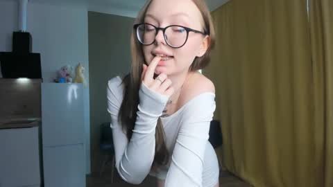 Snapshot of liliangaye chatting on June 4, 9:37 am liliangaye online show from June 4, 9:37 am