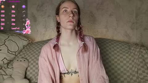 Snapshot of lilianlahot chatting on March 22, 2:31 pm Lilly online show from March 22, 2:31 pm