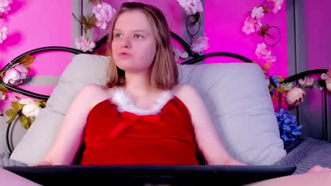 Snapshot of lilianslow chatting on December 21, 1:21 pm hi guys Im new here Im 18 years oldIve never had sex online show from December 21, 1:21 pm