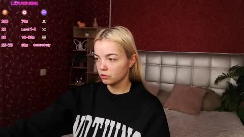 Snapshot of lilieanori chatting on February 8, 2:27 pm Lilie online show from February 8, 2:27 pm