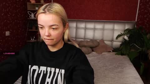 Snapshot of lilieanori chatting on February 9, 2:18 pm Lilie online show from February 9, 2:18 pm