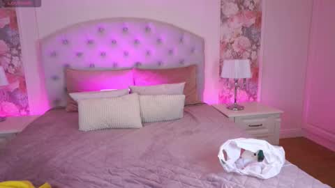 lilielfie online show from December 14, 9:41 pm