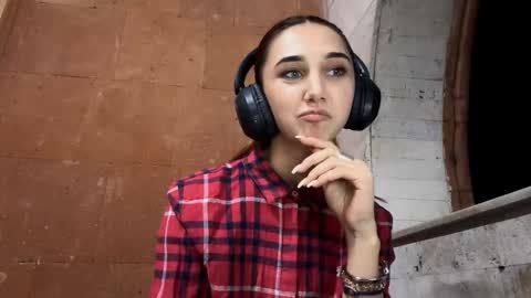 Lina online show from September 10, 9:59 pm