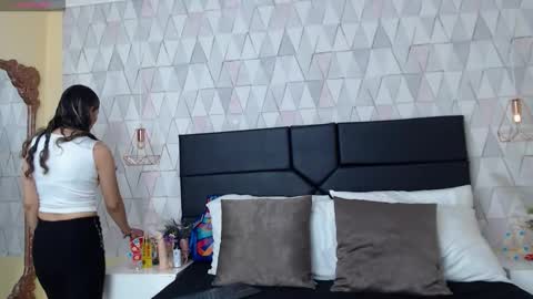 LilyJensen online show from September 29, 8:24 pm