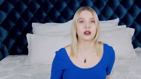 LiliLinn online show from December 9, 8:11 am
