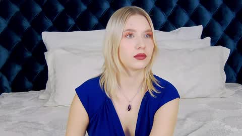 LiliLinn online show from December 10, 6:22 am