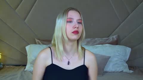 LiliLinn online show from December 12, 5:10 am