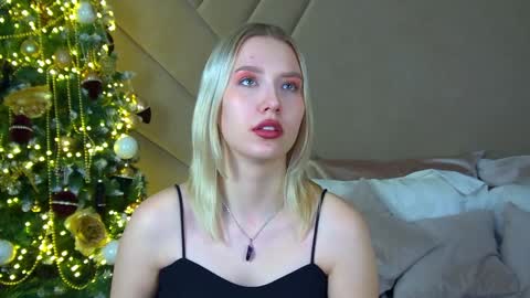 LiliLinn online show from December 12, 8:14 am
