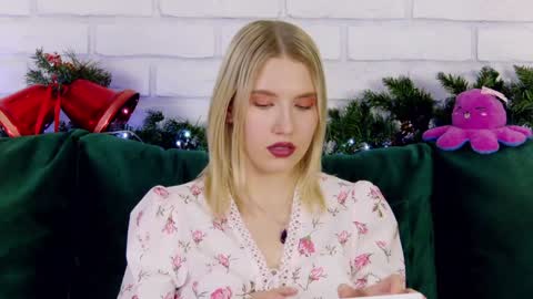LiliLinn online show from December 16, 12:06 pm