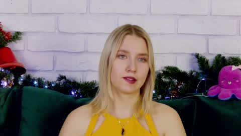 LiliLinn online show from December 17, 5:29 am
