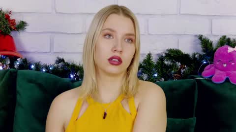 LiliLinn online show from December 17, 8:34 am