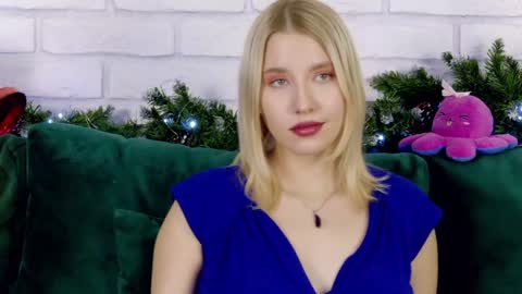 LiliLinn online show from December 18, 10:19 am
