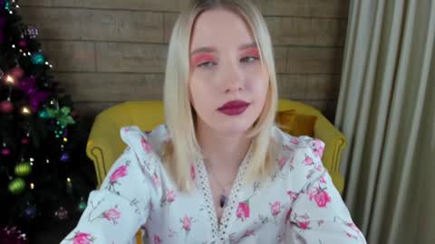 LiliLinn online show from December 21, 12:16 pm