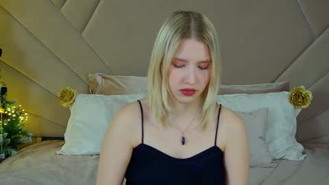 LiliLinn online show from December 23, 6:44 am