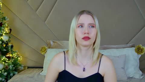LiliLinn online show from December 23, 12:52 pm