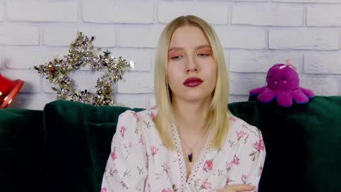 LiliLinn online show from December 27, 11:28 am