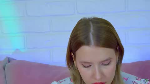 Snapshot of lililinn chatting on October 9, 7:50 am LiliLinn online show from October 9, 7:50 am