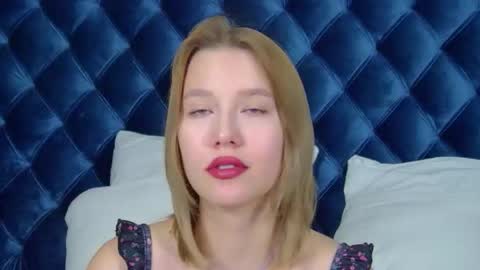 Snapshot of lililinn chatting on October 13, 6:13 am LiliLinn online show from October 13, 6:13 am